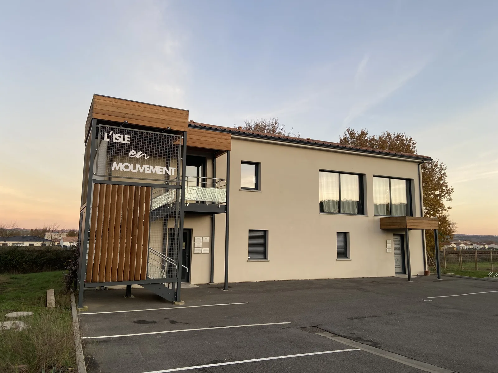 Le bâtiment du cabinet de kinésithérapie L'Isle en Mouvement à L'Isle-Jourdain